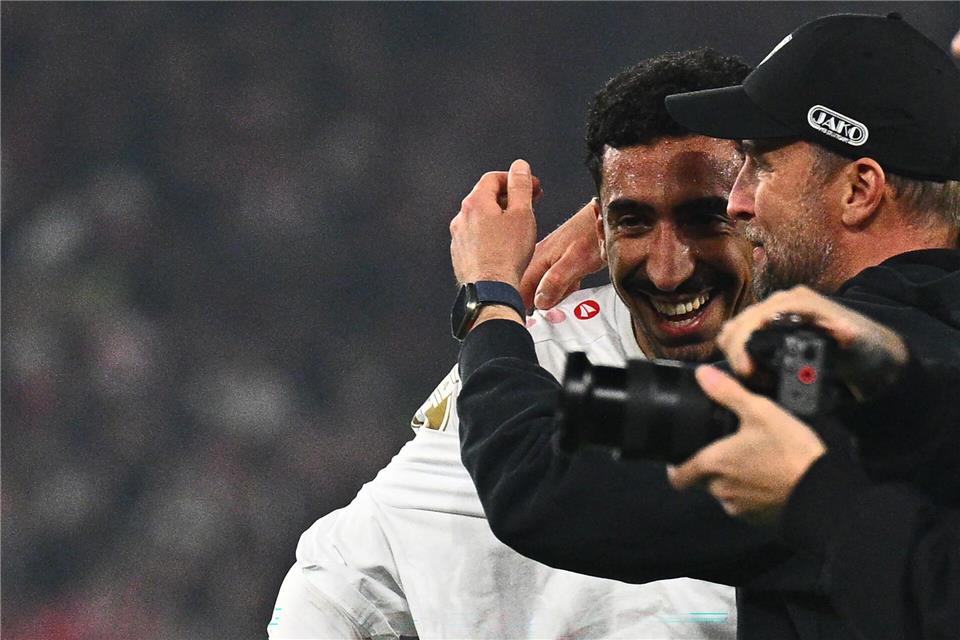 Wollen auch gegen Bremen wieder gemeinsam jubeln: Tiago Tomas und Sebastian Hoeneß vom VfB Stuttgart.Tom Weller/dpa