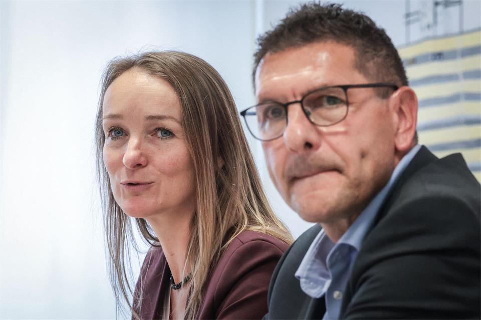 Wollen nun bei den Inhalten nachlegen: die BSW-Politiker Thomas Schulze und Claudia Wittig.Ronny Hartmann/dpa
