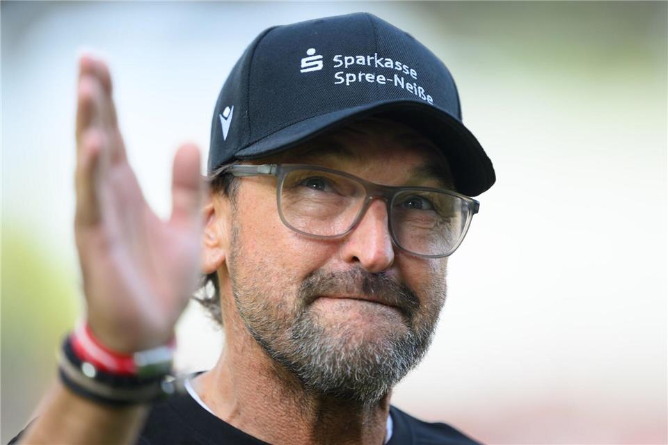 Energie-Coach Wollitz warnt RB: „Es wird ein Kampf“  Wollitz will einen echten Pokal-Fight. (Archivbild)Robert Michael/dpa