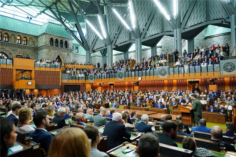 Nach Nordamerika-Reise: Selenskyj stoppt in Polen und Irland Wolodymyr Selenskyj, Präsident der Ukraine, bei seiner Rede im kanadischen Unterhaus.