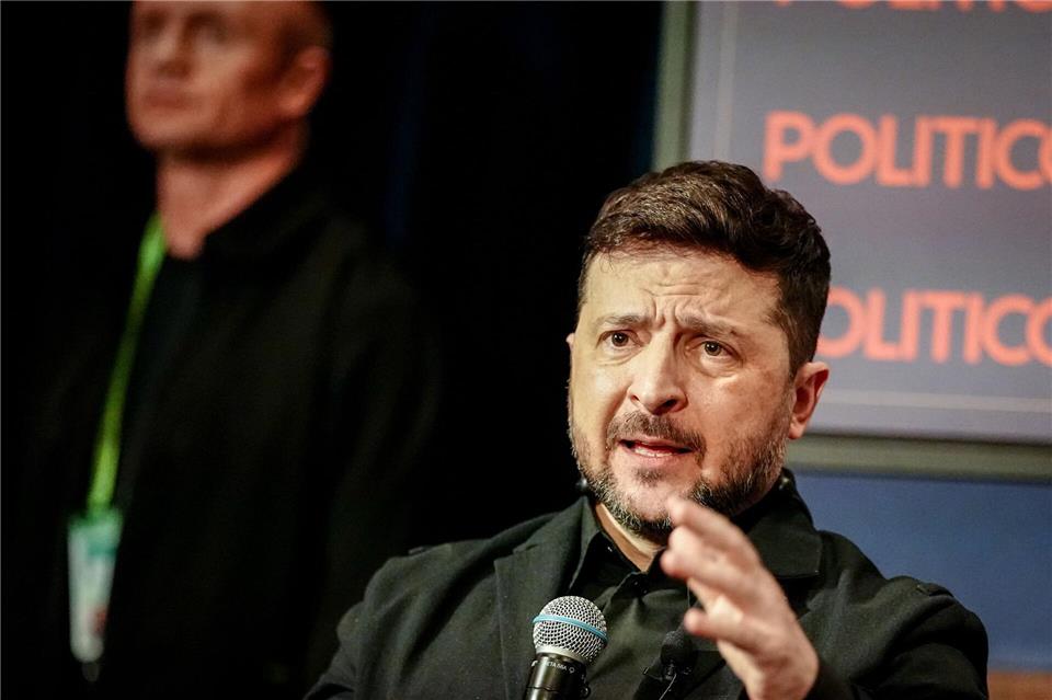 Wolodymyr Selenskyj sitzt bei einer Veranstaltung auf der Münchner Sicherheitskonferenz.Kay Nietfeld/dpa