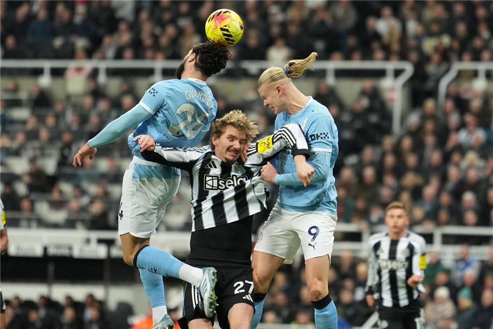 Woltemade (M) spielt seit dieser Saison für Newcastle United in England.Jon Super/AP/dpa