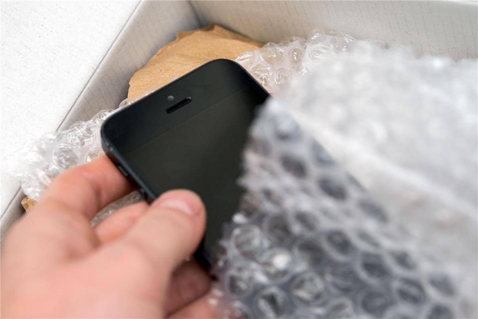 Smartphone, Notebook & Co: Mit gutem Gefühl gebraucht kaufen  Womöglich noch besser als erwartet: Refurbished-Anbieter geben den Zustand der Geräte genau an.Andrea Warnecke/dpa-tmn