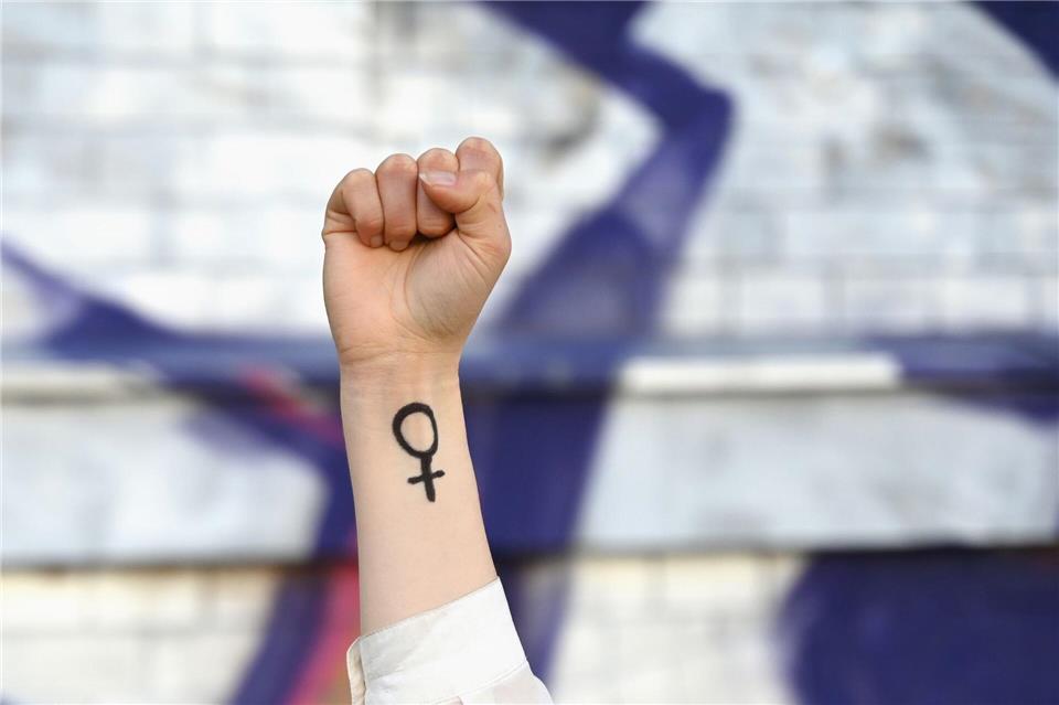 Womöglich stehe eine Neuverhandlung der Geschlechterrollen an, befürchten Experten. (Symbolbild)Elisa Schu/dpa