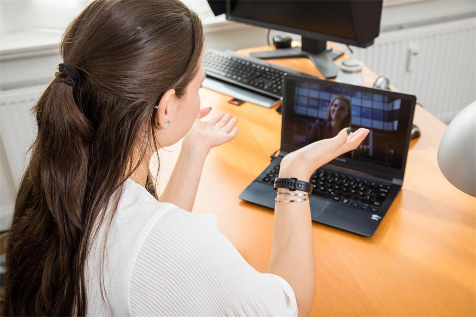 Work-Life-Balance: Junge Menschen wünschen sich oft flexible Arbeitszeiten und die Möglichkeit im Homeoffice zu arbeiten.picture alliance / dpa-tmn