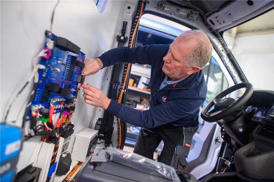 Wünschewagen oder Wunsch-Ambulanzen sind aufwendig umgebaute Krankentransportfahrzeuge.Klaus-Dietmar Gabbert/dpa