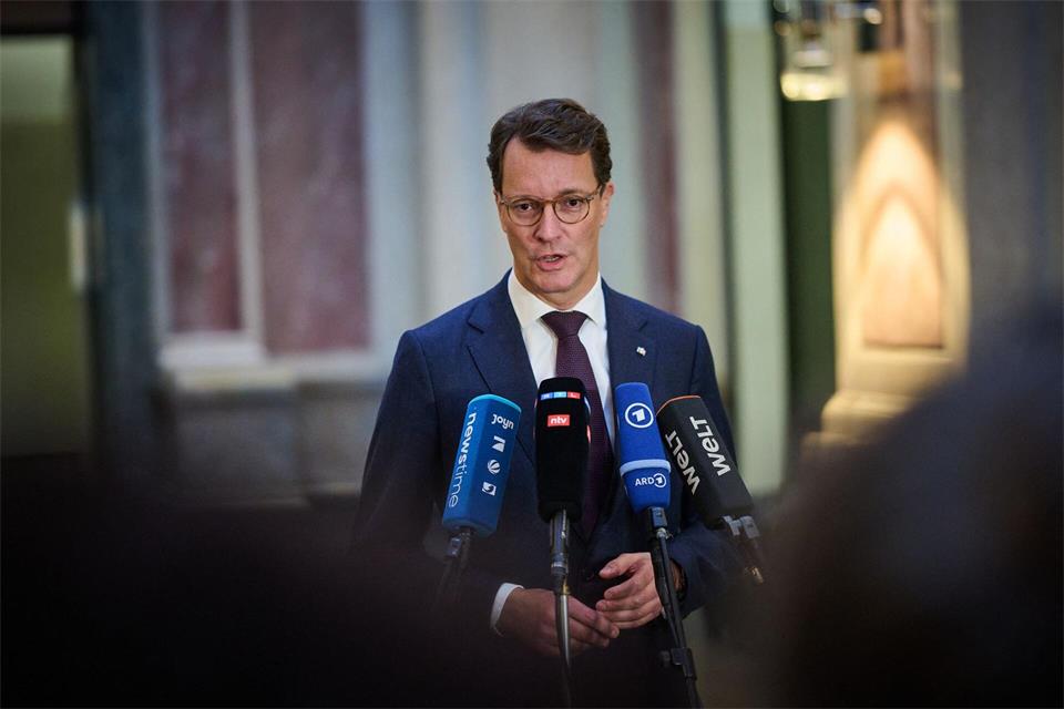 Wüst: Streit hinter verschlossenen Türen austragen. Bernd von Jutrczenka/dpa