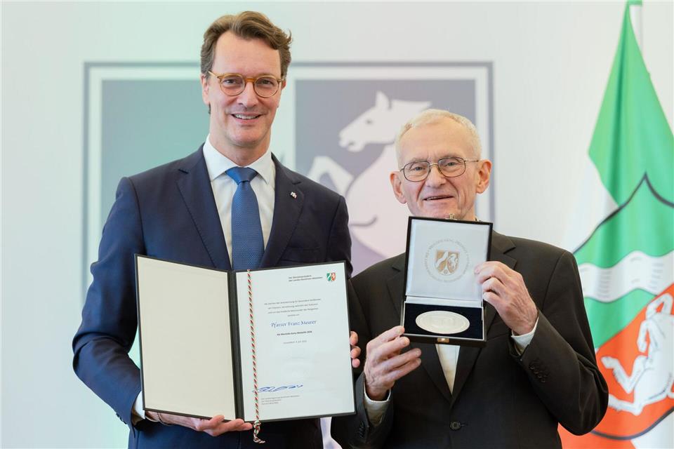 Wüst lobte Meurer als Brückenbauer.Rolf Vennenbernd/dpa