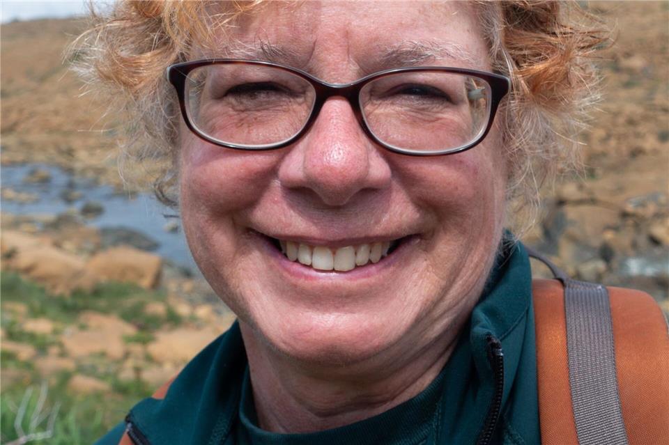 „Wunderbar seltsame Felsen“: Geologin Kirsten Oravec ist in den Tablelands voll in ihrem Element.Andreas Drouve/dpa-tmn