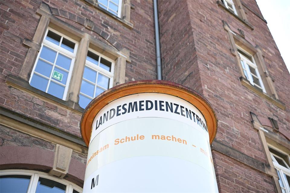 Wurde am Landesmedienzentrum Steuergeld verschwendet? Das prüft jetzt auch die Staatsanwaltschaft. (Archivbild)Uli Deck/dpa