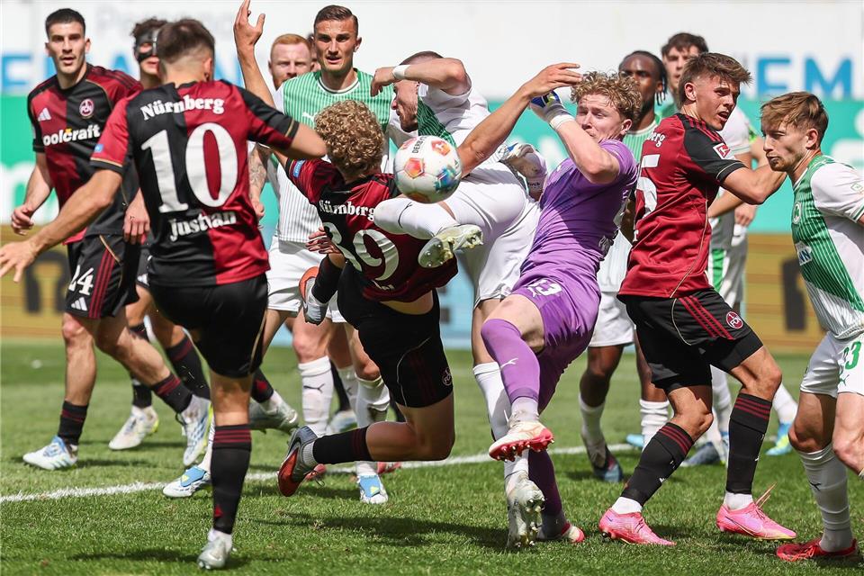 Wuselei - SpVgg Greuther Fürth - 1. FC NürnbergDaniel Löb/dpa