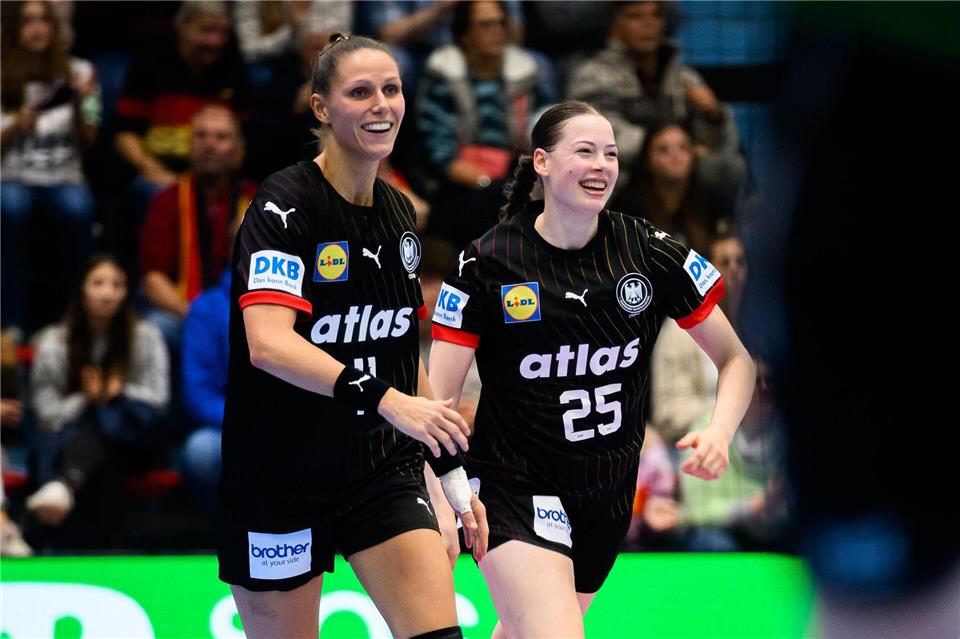 Das Puzzle schließt sich: DHB-Frauen werfen sich für WM ein Xenia Smits und Luisa Scherer freuen sich auf die Heim-WM.Marco Wolf/dpa