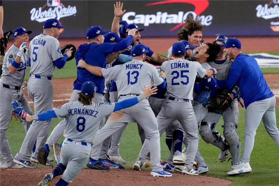 Yamamoto im Jubelkreis: Dodgers holen ersten World-Series-Titel seit 25 JahrenAshley Landis/AP/dpa
