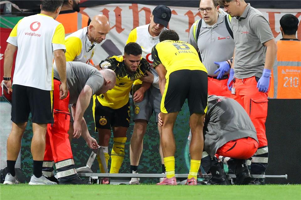 Yan Couto nach dem groben Foul von Essens Profi Owusu.Christoph Reichwein/dpa