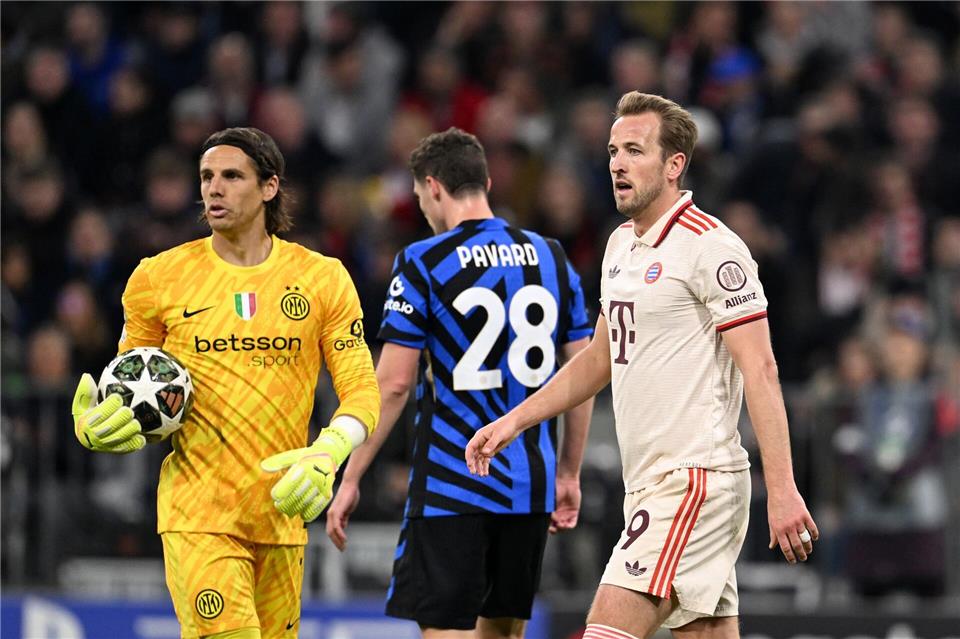 Yann Sommer (l) will noch mal in der Champions League spielen. (Archivbild)Sven Hoppe/dpa