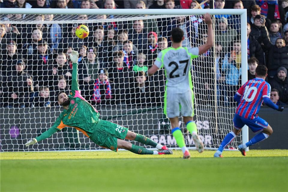 Yeremy Pino vergab die Chance zur Führung für Crystal Palace, als er freistehend die Latte traf.Kin Cheung/AP/dpa