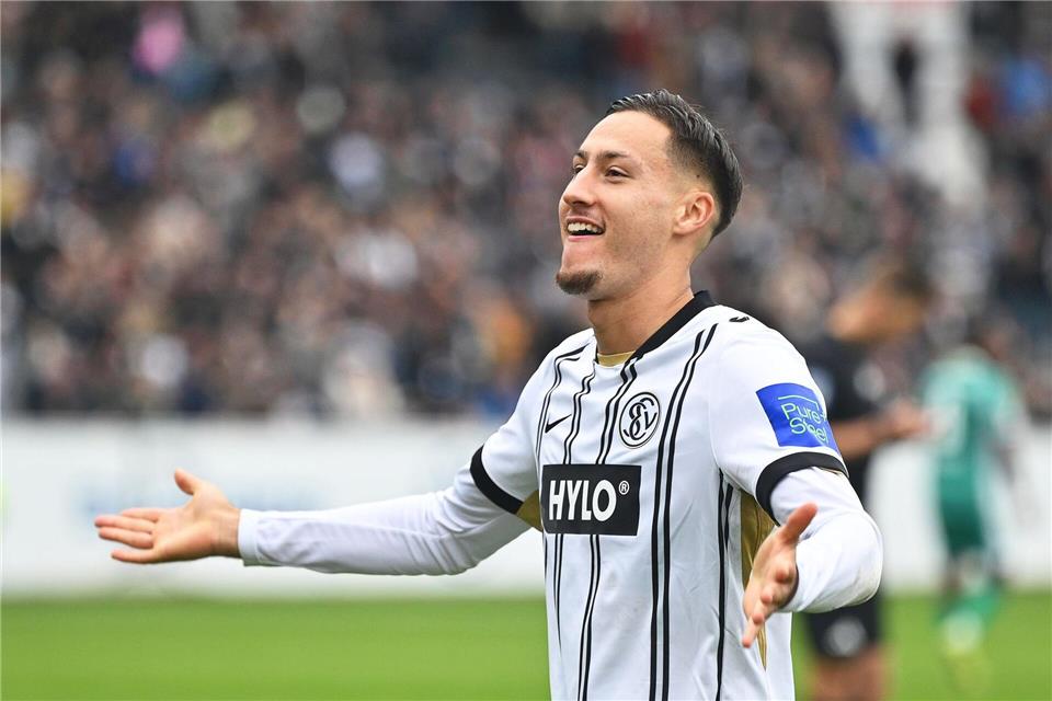 Younes Ebnoutalib: extrem glücklich über den Wechsel zur Eintracht. (Archivbild) Harald Tittel/dpa