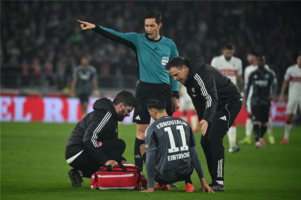Younes Ebnoutalib verletzte sich im Spiel beim VfB Stuttgart.Katharina Kausche/dpa