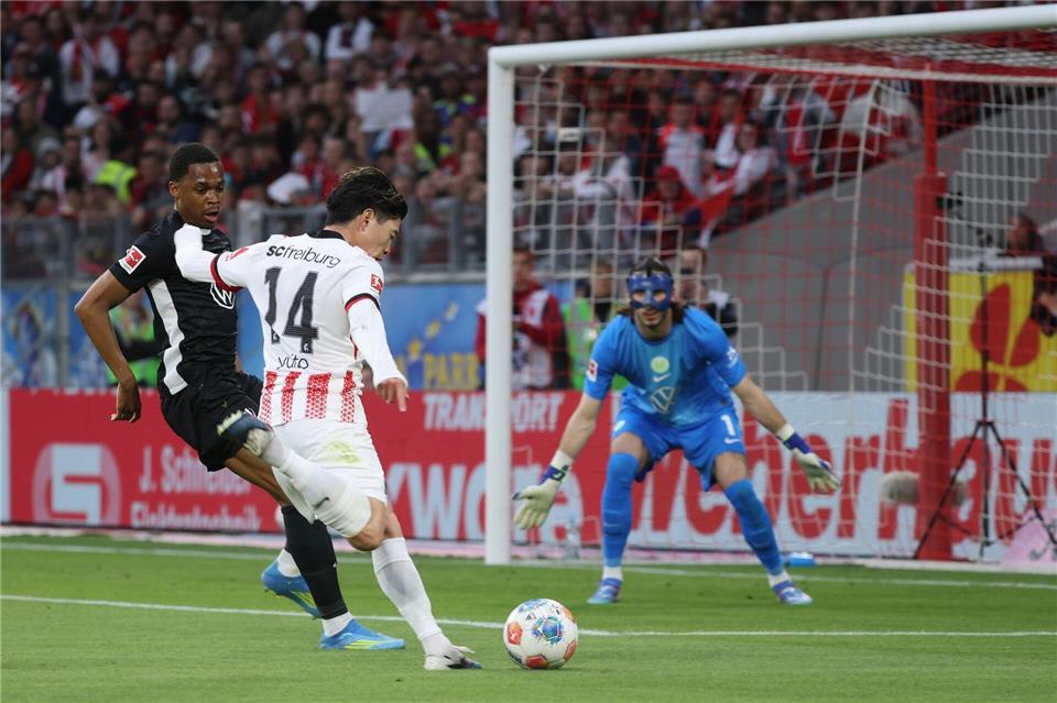 Yuito Suzuki droht das Halbfinal-Rückspiel gegen Braga zu verpassen.Philipp von Ditfurth/dpa