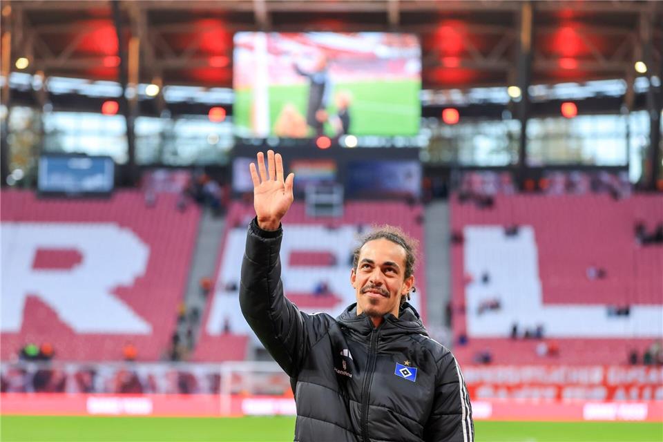 Bilder des Tages Yussuf Poulsen bedankt sich nach dem Spiel des HSV in Leipzig bei den RB-Fans. Vor dem Spiel hatten die den Ex-Leipziger mit einer Riesen-Choreo gefeiert.Jan Woitas/dpa