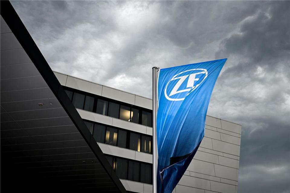 ZF Friedrichshafen plant den Abbau von bis zu 14.000 Stellen in Deutschland. (Archivbild)Felix Kästle/dpa