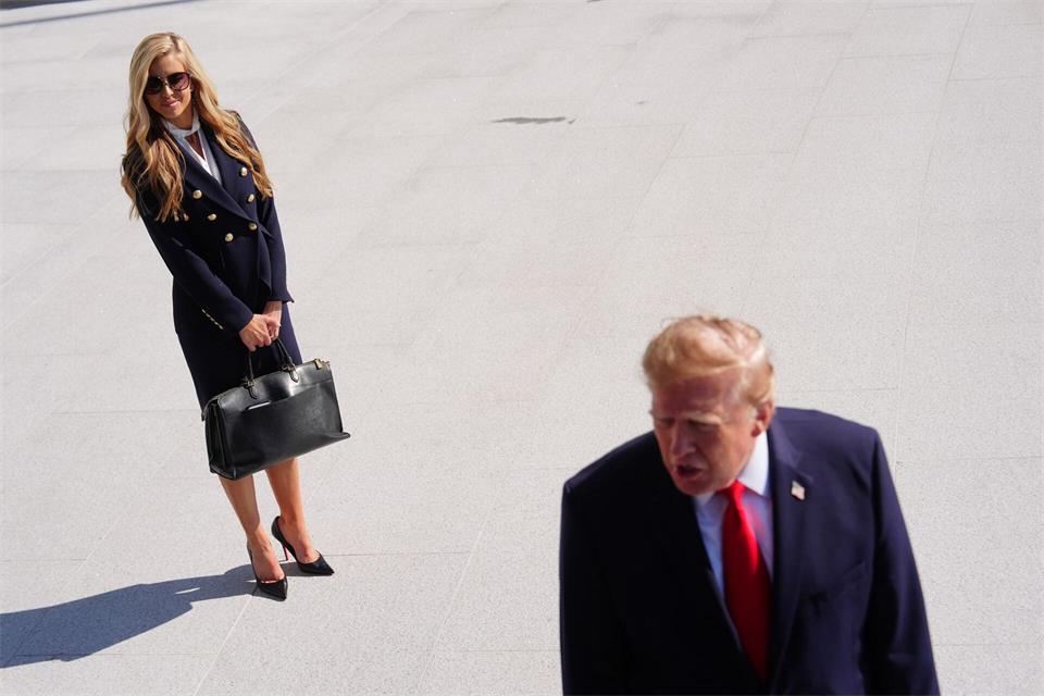 Zacharia hatte erst vor ein paar Tagen ihre erste Pressekonferenz als Trumps Sprecherin - nun gibt sie den Posten US-Kreisen zufolge schon wieder auf.(Archivbild)Julia Demaree Nikhinson/AP/dpa