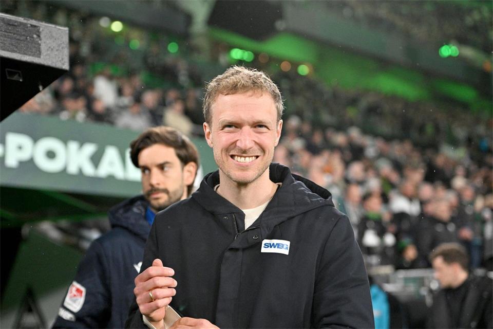 Zähne zeigen: Der KSC mit Neu-Trainer Maximilian Senft steht stark unter Druck. (Archivbild)Anke Waelischmiller/dpa