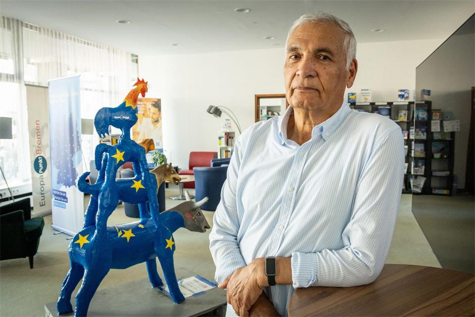 Zaher Habib blickt gespannt auf das dreitägige Fest.Focke Strangmann/dpa