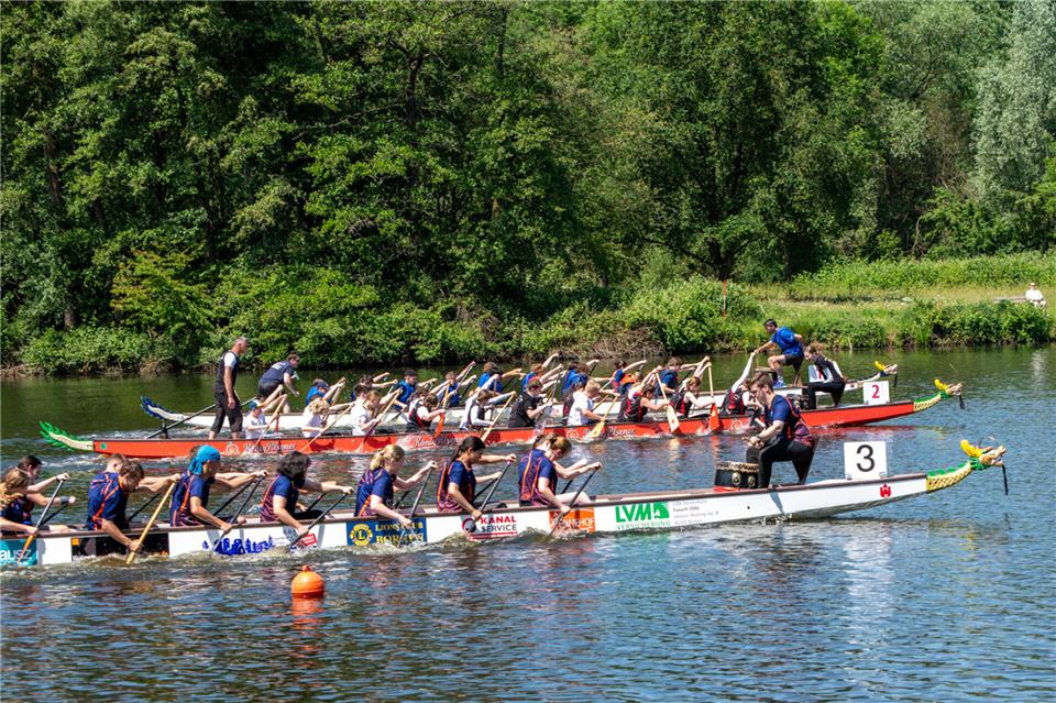 Zahlreiche Drachenboote waren am Samstag auf dem Pröbstingsee unterwegs. Es war die 19. Auflage der Regatta. 