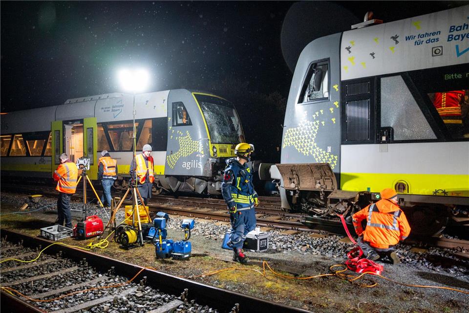 Zahlreiche Einsatzkräfte waren vor Ort.Daniel Vogl/dpa