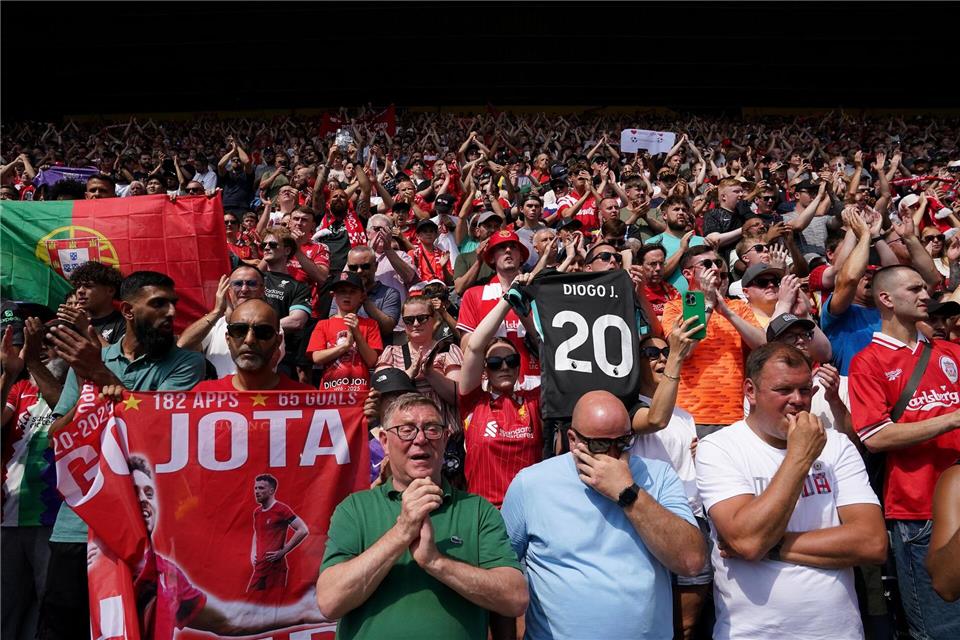 Zahlreiche Fans trauern um Diogo Jota.Martin Rickett/PA Wire/dpa