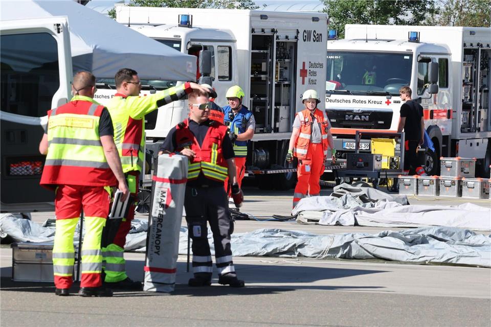 Zahlreiche Freiwillige beteiligten sich an der Katastrophenschutzübung in Gera.Bodo Schackow/dpa