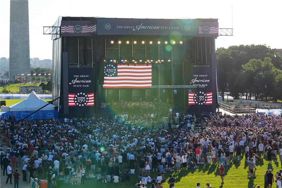 Zahlreiche Gäste versammelten sich zu den Feierlichkeiten im Herzen von Washington. Jen Golbeck/AP/dpa