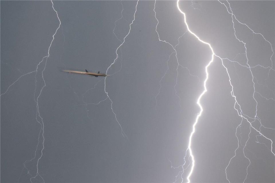 Zahlreiche Gewitter haben die Zahl der verspäteten Starts am Frankfurter Flughafen erhöht. (Archivbild)Frank Rumpenhorst/dpa