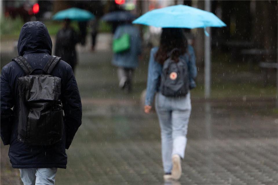 Zahlreiche Schauer prägen das Wetter in Hessen in den kommenden Tagen. (Symbolbild)Markus Lenhardt/dpa