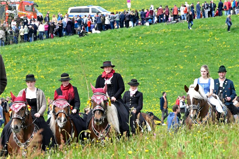 Zahlreiche Schaulustige verfolgen alljährlich das Spektakel. (Archivbbild) Uwe Lein/dpa