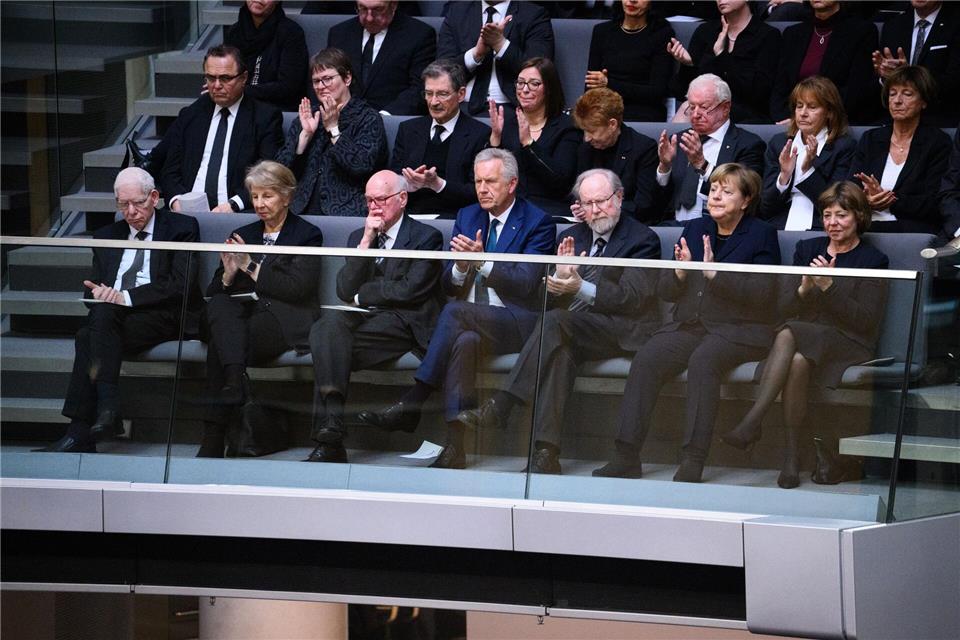 Zahlreiche frühere Spitzenpolitiker erweisen Süssmuth die letzte EhreBernd von Jutrczenka/dpa