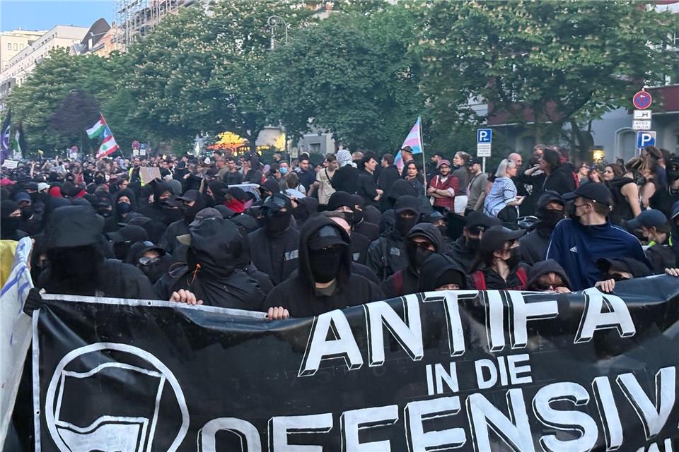 Zahlreiche linke Demonstrationen sind am 1. Mai in Berlin geplant, darunter auch eine große von linksradikalen Gruppen. (Archivbild)Andreas Rabenstein/dpa