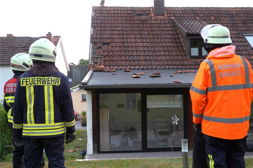 Zehn Häuser sollen von dem Unwetter betroffen sein. Thorsten Kremers/dpa