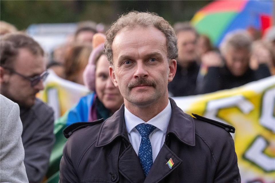 Zehn Jahre war Silvio Witt Oberbürgermeister von Neubrandenburg. Jetzt tritt er wieder als Künstler auf. (Archivbild)Stefan Sauer/dpa