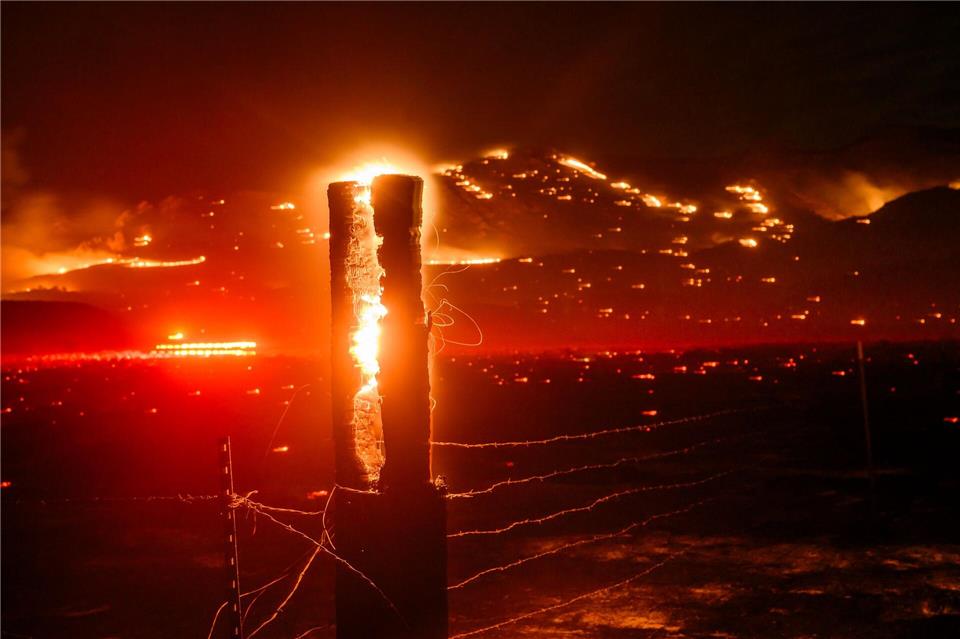 Zehntausende Hektar hat das Feuer zwischen Kalifornien und Nevada bereits erfasst. Noah Berger/AP/dpa