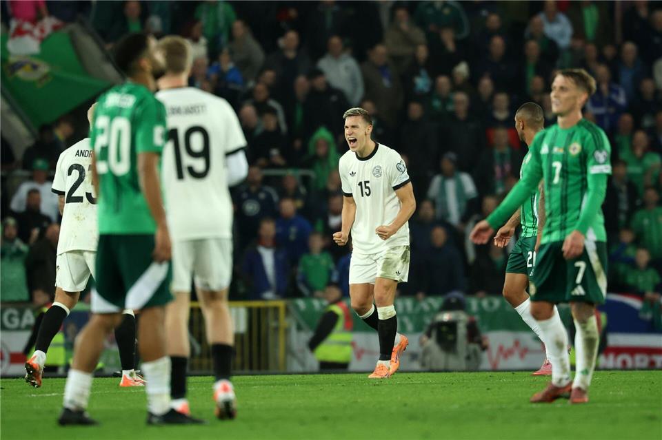 Zeigte auch in der Nationalmannschaft wieder seine Stärke: Nico Schlotterbeck (M)Christian Charisius/dpa