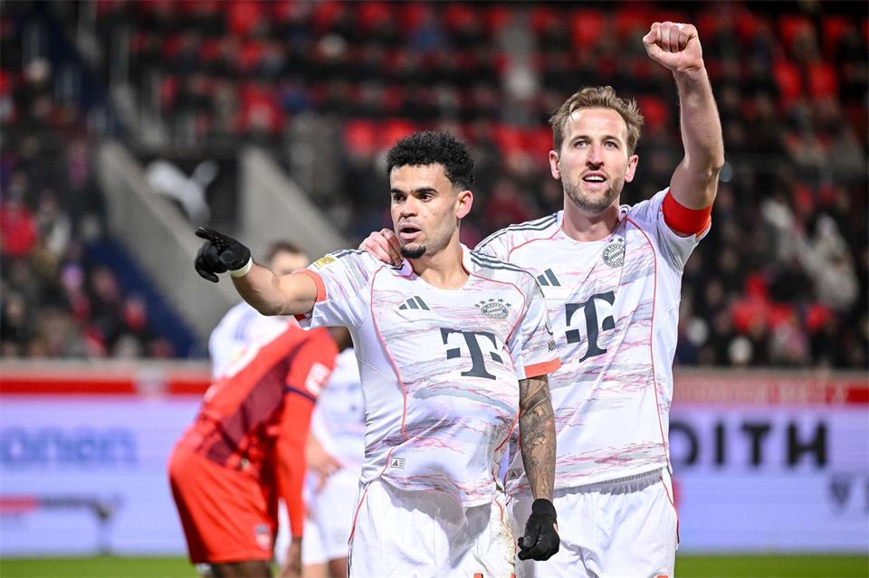 Zeigten eine famose vorige Saison im Bayern-Angriff: Luiz Diaz (links) und Torjäger Harry Kane. (Archivbild)Harry Langer/dpa