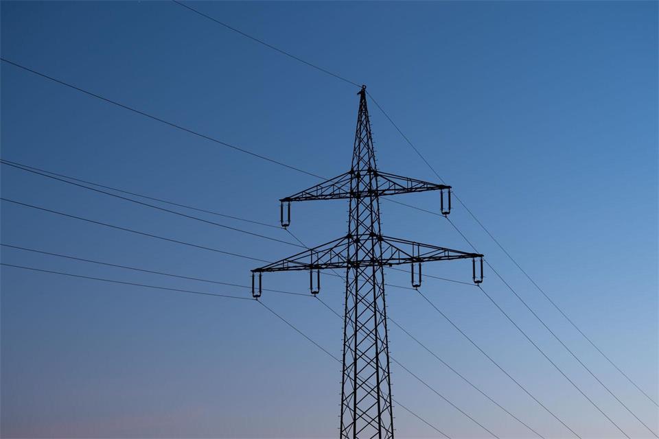 Zeitweise gab es im Landkreis Main-Spessart für viele Menschen keinen Strom. (Symbolbild)Silas Stein/dpa