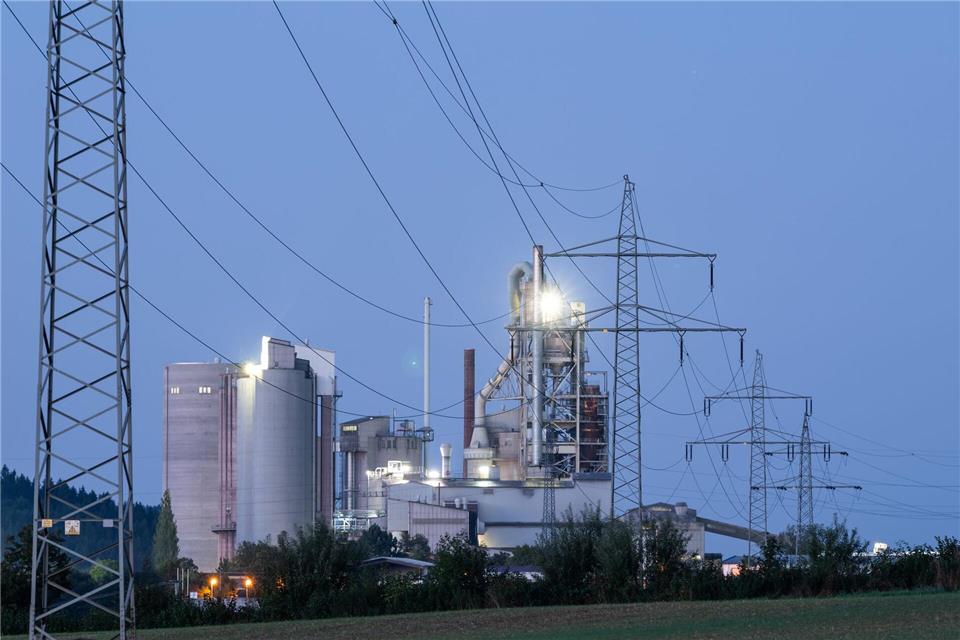 Zementwerke brauchen viel Strom. (Archivbild)Silas Stein/dpa