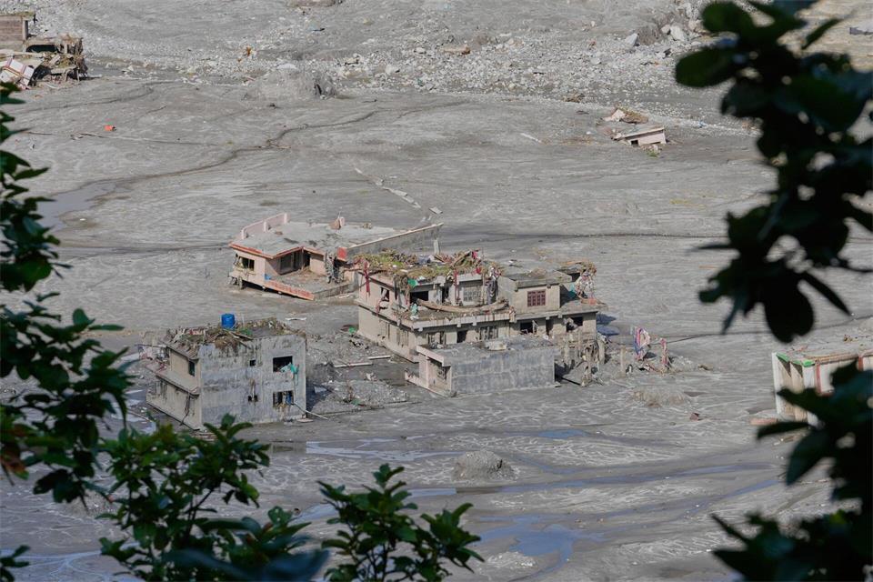 Zerstörter Häuser nach der Sturzflut in Nepal. (Archivbild) Dar Yasin/AP/dpa