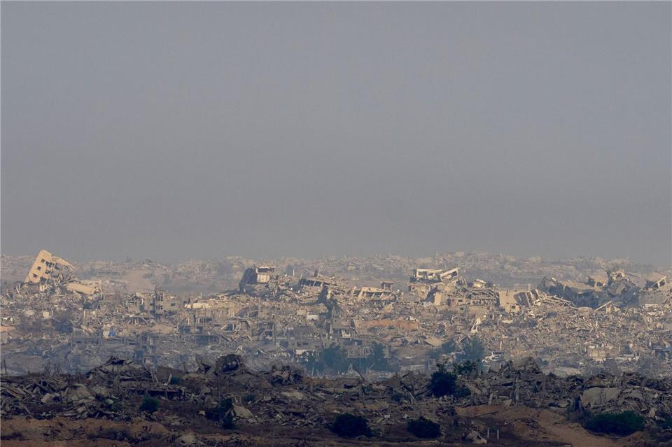 Zerstörung, Trümmer und Elend prägen rund 22 Monate nach Beginn des verheerenden Gaza-Kriegs das Bild in dem Küstenstreifen. (Archivbild)Ohad Zwigenberg/AP/dpa