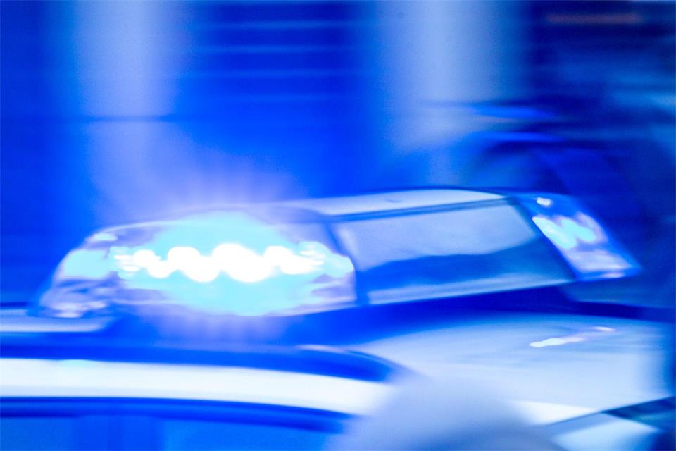 Zerstörungen in zwei Parkhäusern lösten einen Einsatz der Polizei in Luckenwalde aus. Jens Büttner/dpa