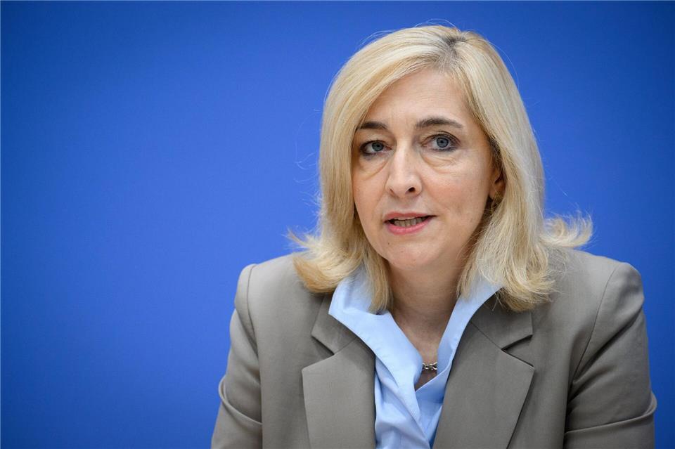 Zerstreut Sorgen über die Versorgung mit Medikamenten: Ministerin Warken.Bernd von Jutrczenka/dpa