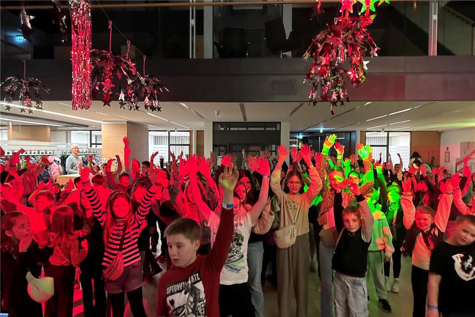 Zeugnis-Party in der Volksbank Heiden.